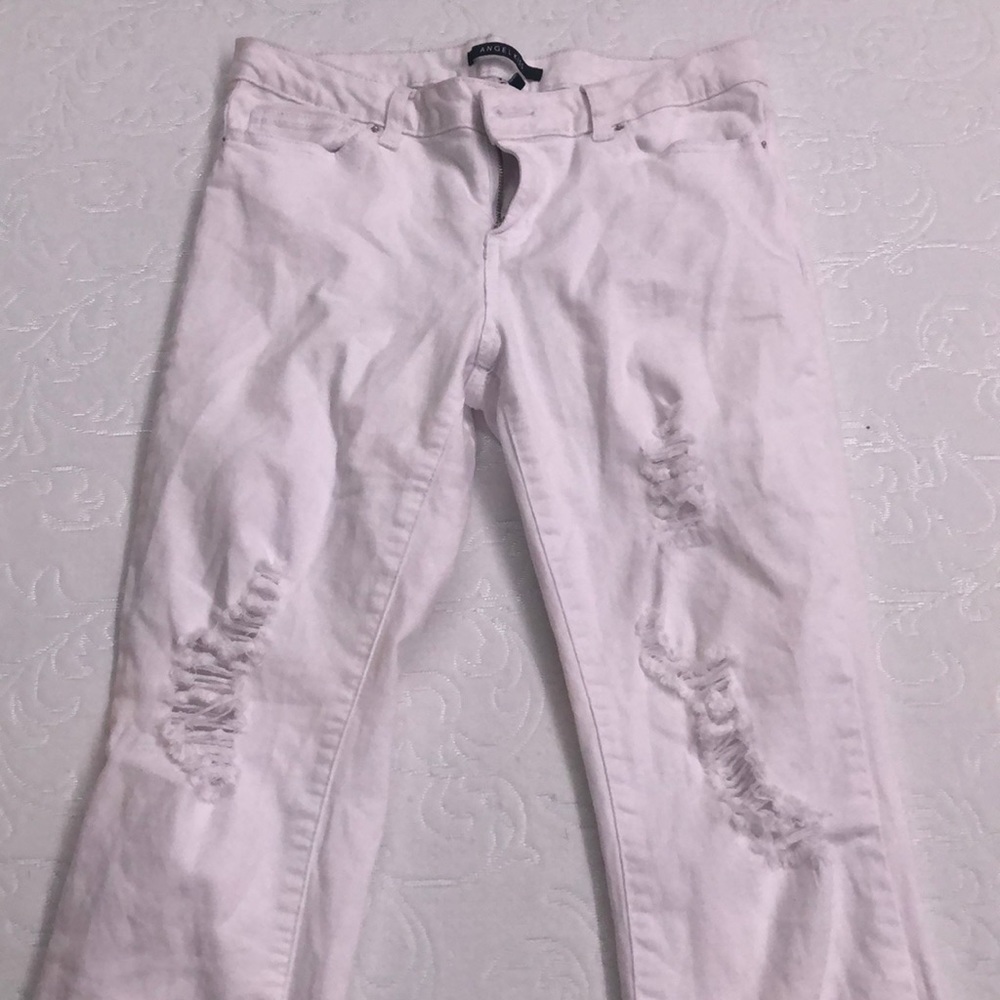 Cute white ripped jeans || size 9